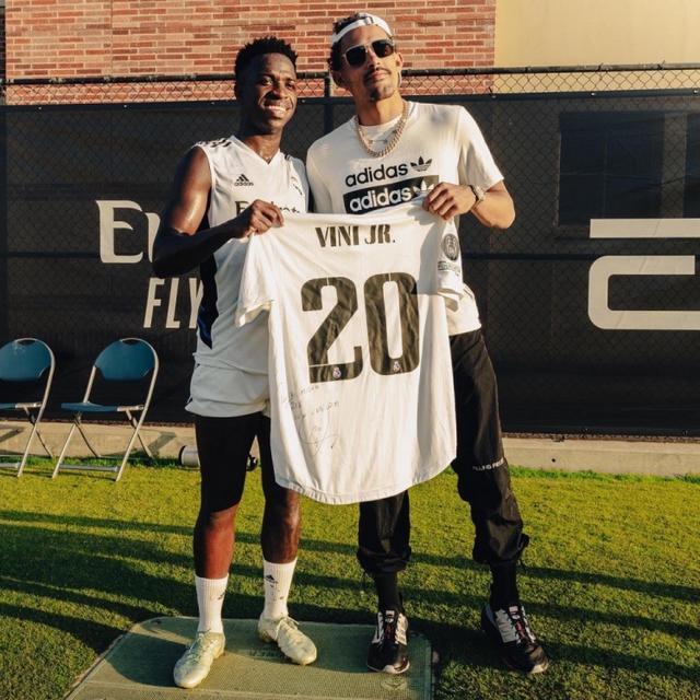 路跟进的立 路跟进的立